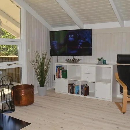 Semesterbostad Four-bedroom Holiday In Albak